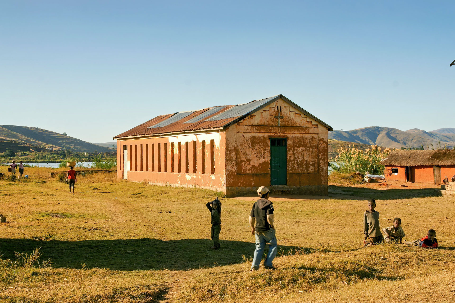 Dorf am Ufer des Itasy-Sees